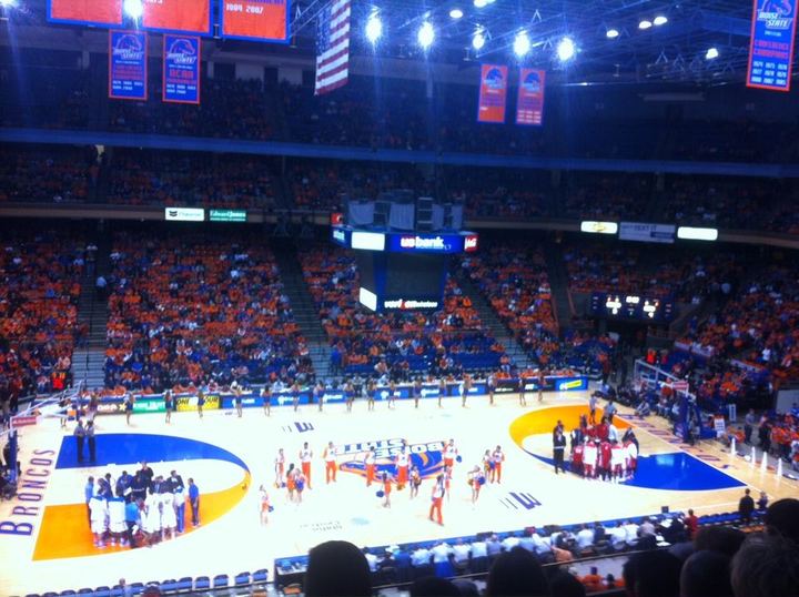 巴西网红与皇马球星同游庆生，复合传闻再起（封面配图）